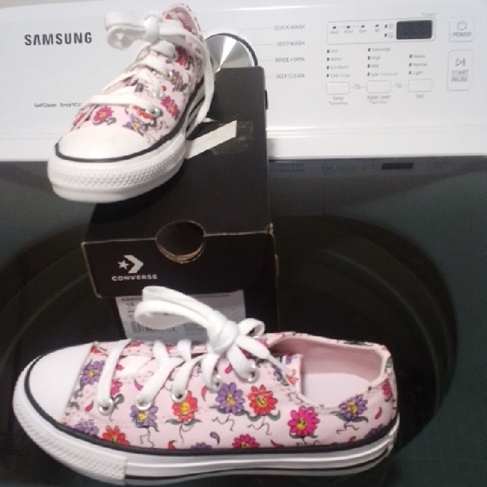NWT NIB Converse Kids Floral Pink Sneakers